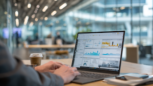 Estudiants de 2n de DAM i 2n de DAW del Centre d’Estudis Politècnics assistint a una xerrada sobre Power BI i intel·ligència empresarial a l’aula 2.4.